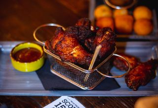 Alette di pollo speziate croccanti 6 pezzi