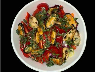 Салат з мідіями (250g)