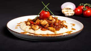 მოთუშული ქათმის ხორცი პიურესთან ერთად