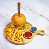 Американский бургер с фри