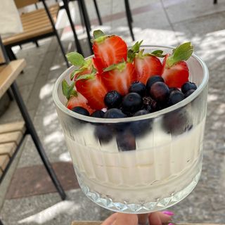 Mus z białej czekolady 