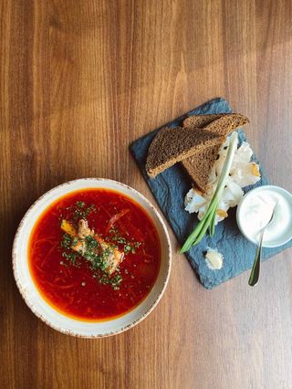 Український борщ на ребрах (300г/150г)