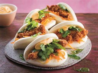 8A. Bao De Pollo Con Salsa  (1 Pza.)
