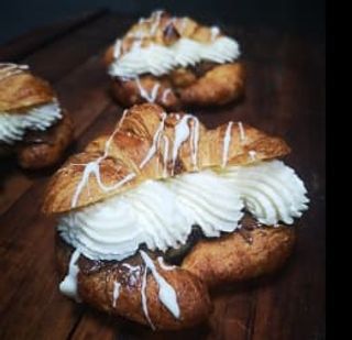Croissant De Mantequilla Relleno De Nata 