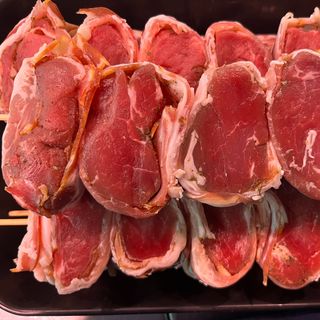 Solomillo de cerdo marinado rellenado con bacon