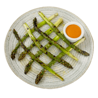 Espárragos a la brasa con romesco 