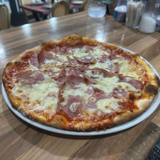 Pizza Jamón Y Bacon (Mediana)
