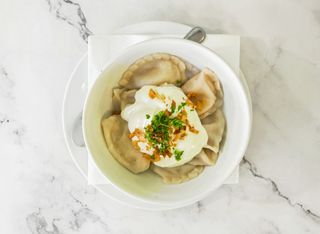 Pierogi z farszem z wędzonego twarogu i ziemniaków