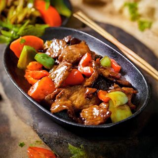 Баранина с овощами в устричном соусе