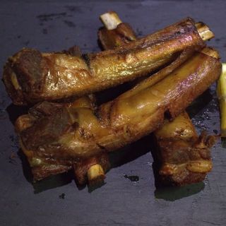 57. Costillas Asadas