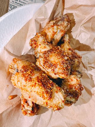 Alitas De Pollo Con Salsa De Miel Y Mostaza  (300 G.)