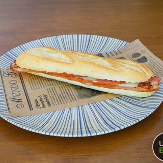 baguete Chorizo, Salchichón  O Queso