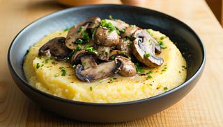 Ciulama de Ciuperci si Mamaliguta