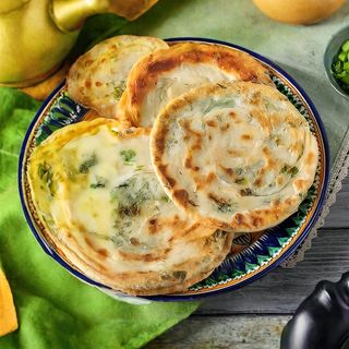 Накта каттама с луком и сметаной (1 шт.)