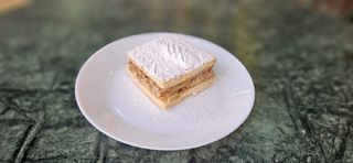 Lenja pita sa jabukom