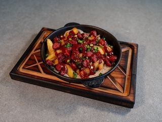 Картопля по-селянськи з мисливськими ковбасками