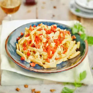 Patatas Fritas Con Queso Y Bacon