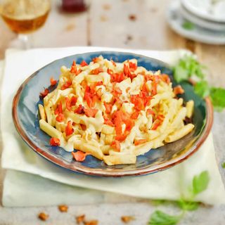 Patatas Fritas Con Queso Y Bacon