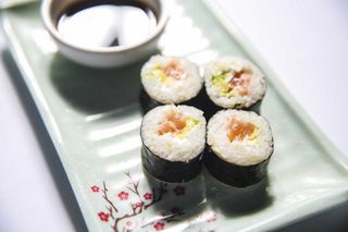 Makis salmón, aguacate y philadelphia (8 uds.)