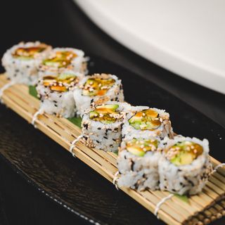 Avocado, cucumber and asparagus maki