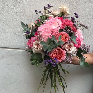 ramo de peonias, rosas y hortensias 