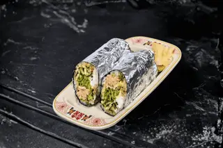 Sushi shawarma cu somon la grătar