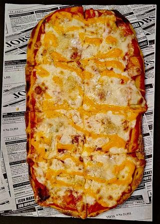 Pinsa De Cuatro Quesos