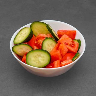 ROȘII ȘI CASTRAVEȚI