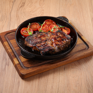 Запечена свинна шия з томатами (370г)