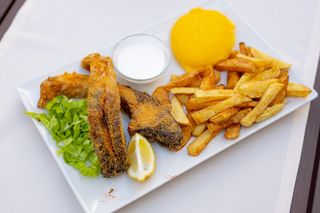 Crap prăjit în crustă de mălai