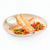 Филе от пъстърва с канапе от зеленчуци и винено-маслен сос (350г)