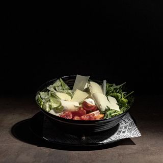 Insalata, rucola, pomodoro, bufala, grana