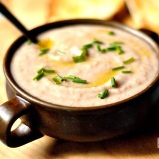 Fasole frecata cu ceapă prăjită (de post)