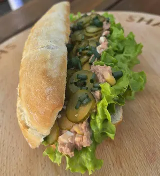 Bagietka  z pastą z tuńczyka