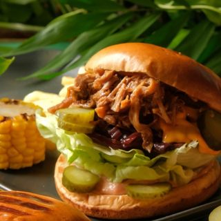 Бургер със дърпано свинско