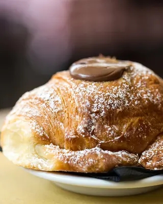Cornetto con nutella e crema