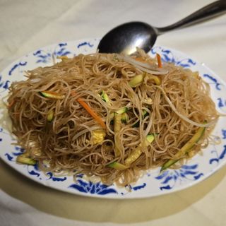 47 Spaghetti di riso con pollo e verdure