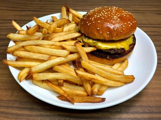 Cheese Burger + Frites