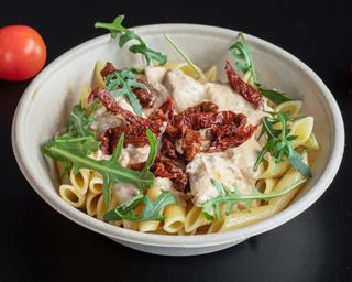 Makaron Pomodoro con pollo