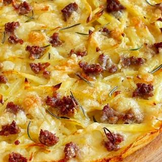 Pizza Patatas Y Salchicha