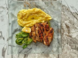 Мариновано и гриловано пиле (320g)