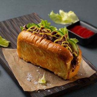 Хот-дог з рваною яловичиною