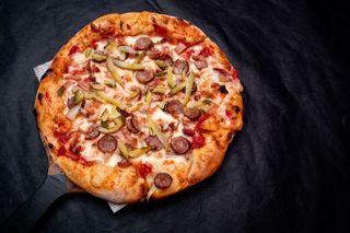 Pizza cu carne la garniță Ø 32cm