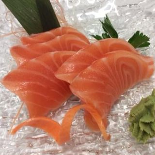 67. Sashimi de salmó (10 uds.)