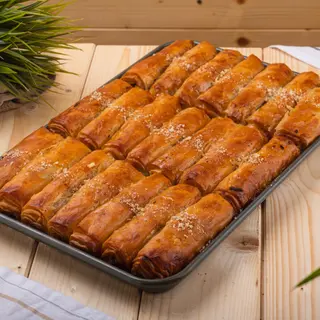 Сиропиран щрудел с орехи и стафиди (250г)