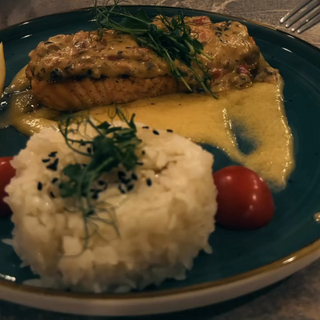 Семга под соусом манго