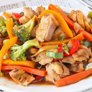 Pechuga de pollo y cangrejo salteados