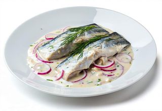 Śledź w śmietanie z ziemniakami w mundurkach