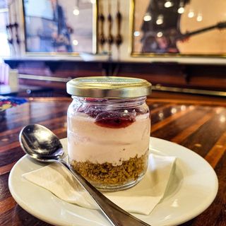Cheesecake de frutos vermelhos vegan