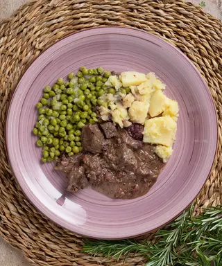 Spezzatino ai frutti di bosco con patate e piselli - PASTO KETO